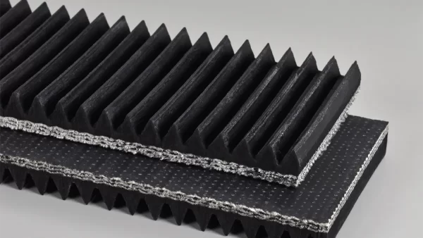 black, self-cleaning conveyor belt for bottling industry